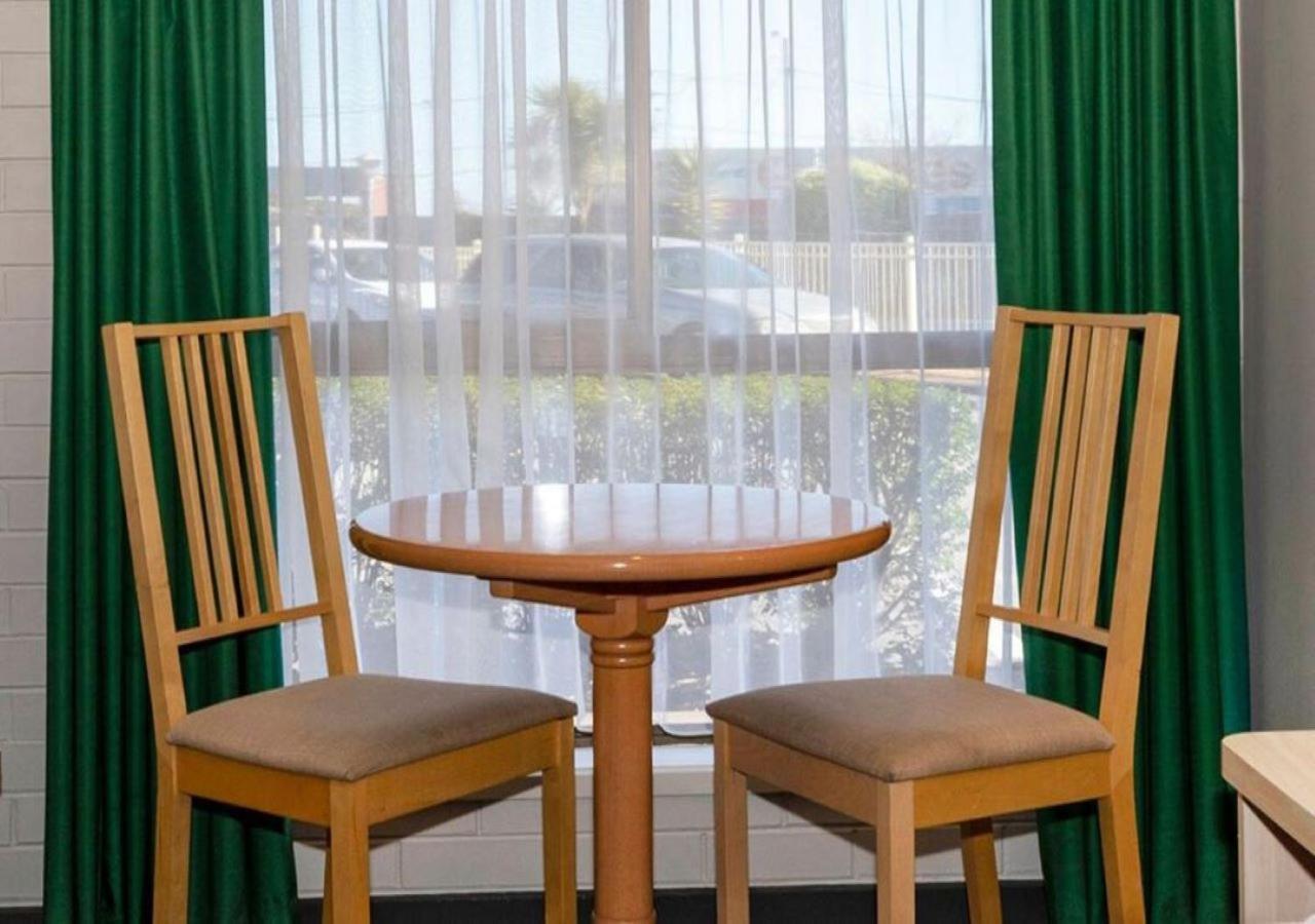 Burwood East Motel Экстерьер фото